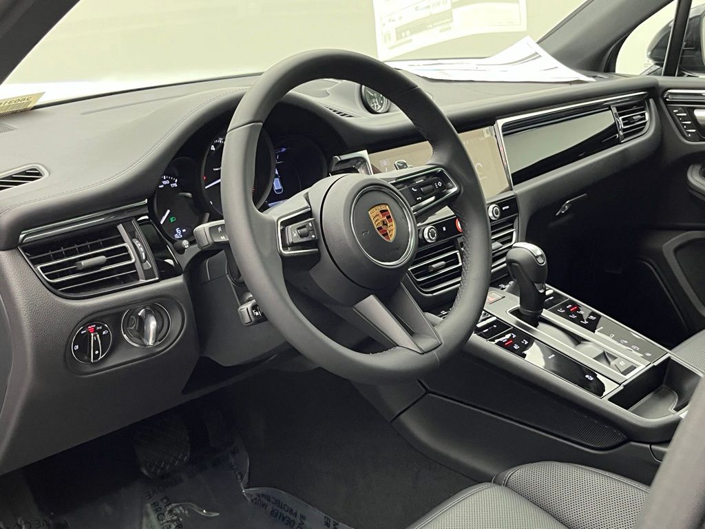Thumbnail: 2026 Porsche Macan - 4
