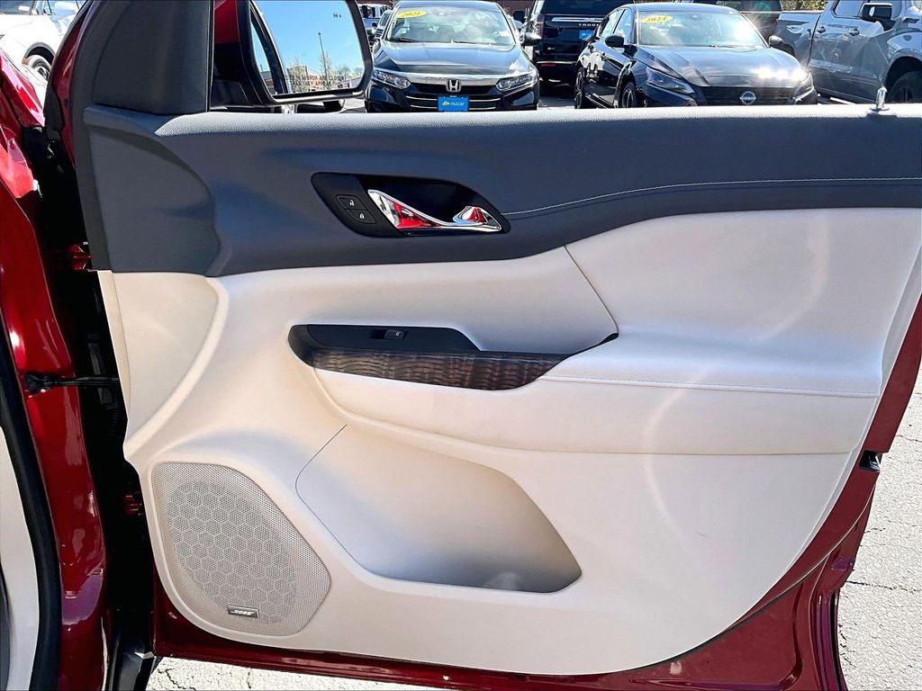 2023 GMC Acadia — photo 12