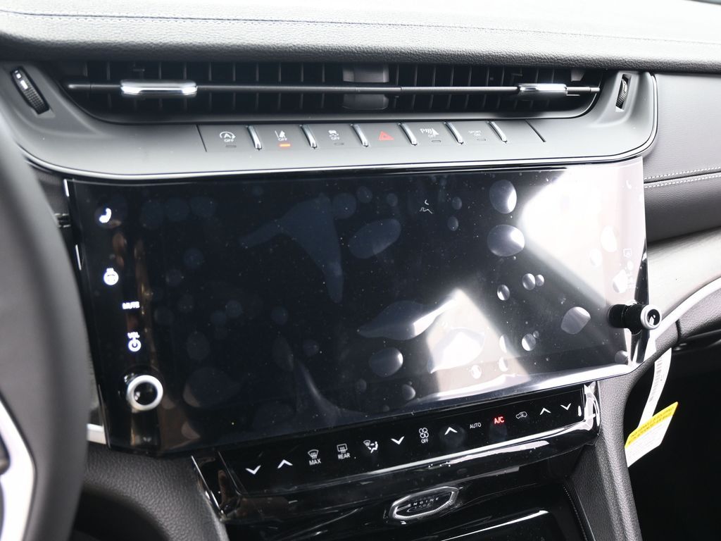 New 2026 Diamond Black Crystal Pearlcoat Jeep Laredo image 18