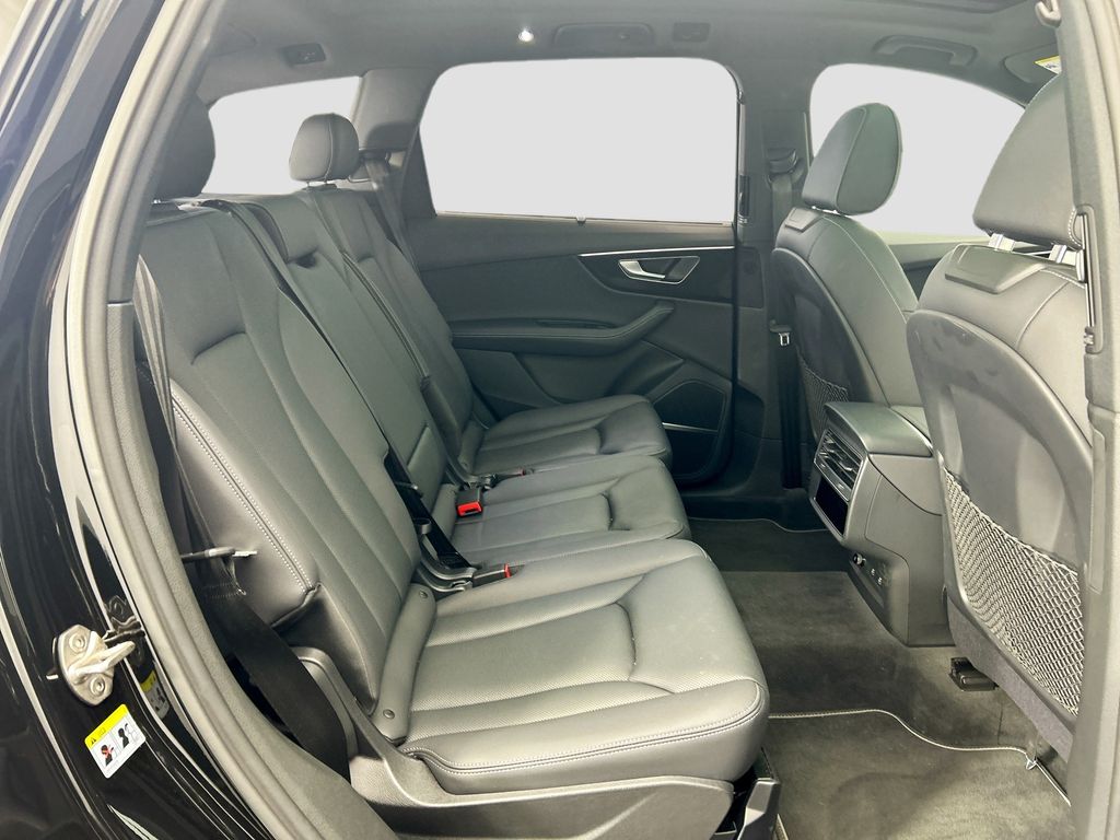 Thumbnail: 2025 Audi Q7 - 21