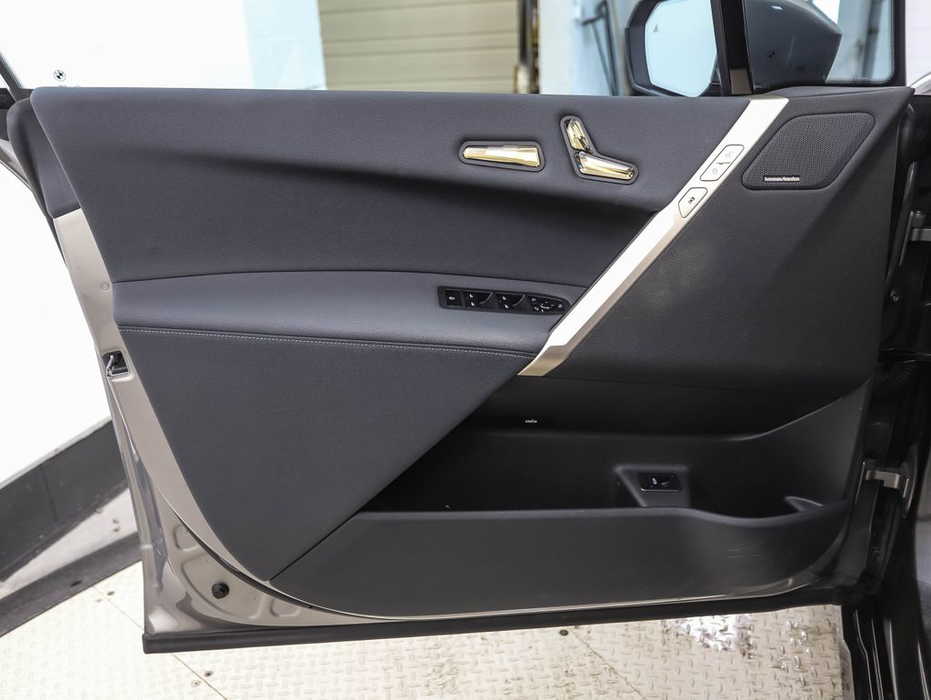 Thumbnail: 2023 BMW iX - 9