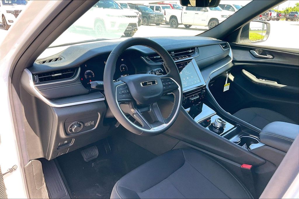 New 2026 Jeep Grand Cherokee L Laredo 4D Sport Utility