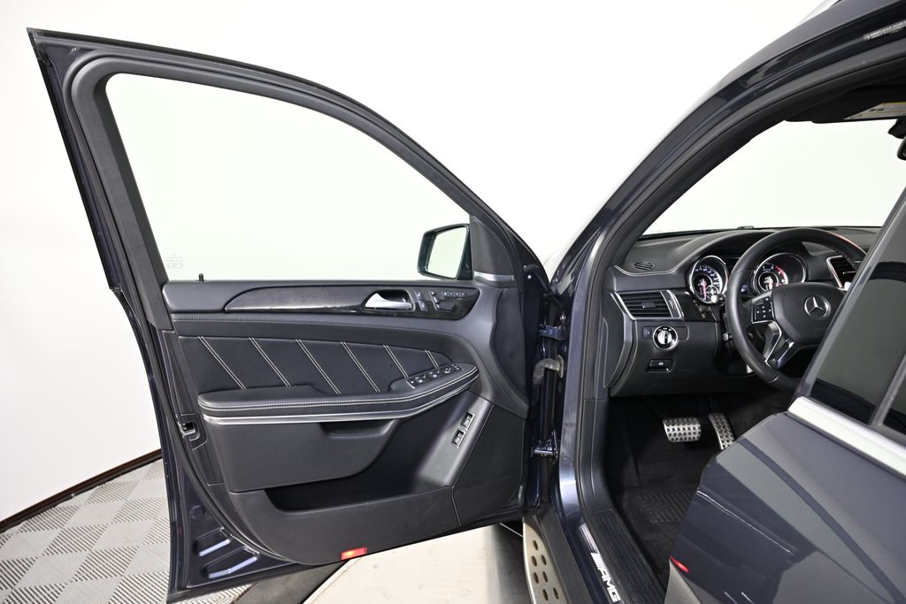 Thumbnail: 2015 Mercedes-Benz GL-Class - 22