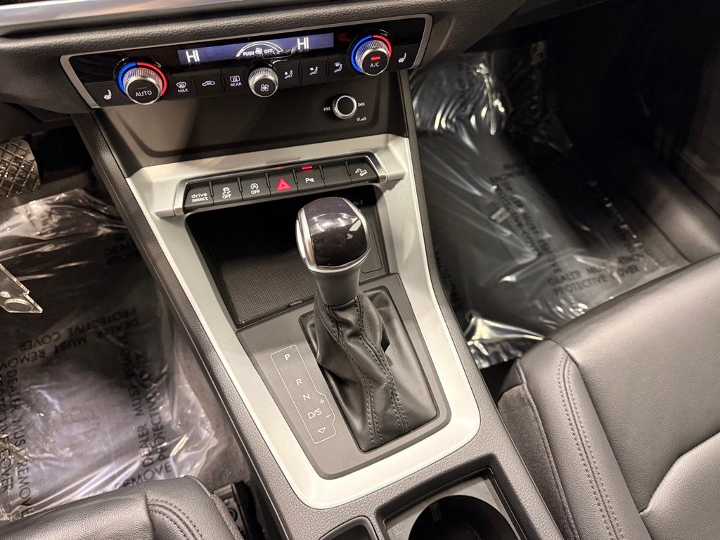 Thumbnail: 2022 Audi Q3 - 19