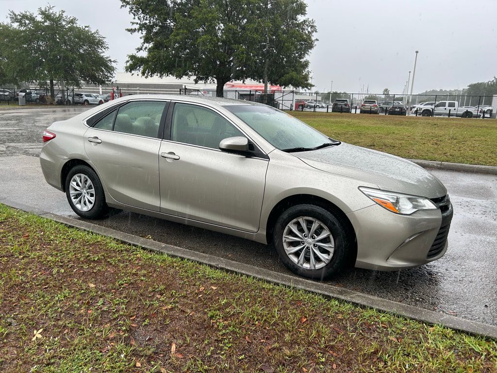 2017 Toyota Camry XSE 7