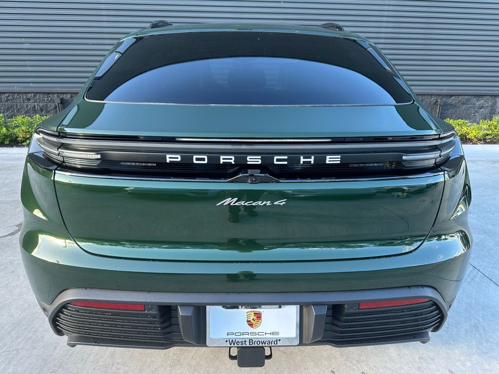 2024 Porsche Macan T 13