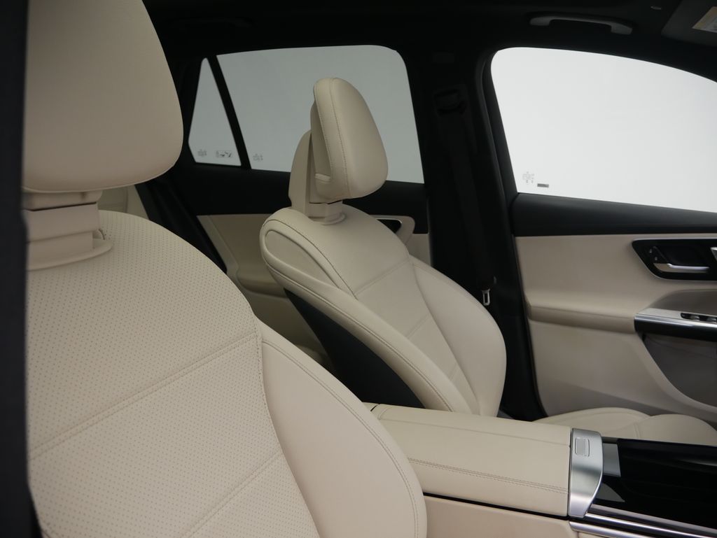 Thumbnail: 2023 Mercedes-Benz GLC - 30