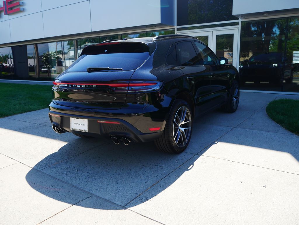 Thumbnail: 2026 Porsche Macan - 7