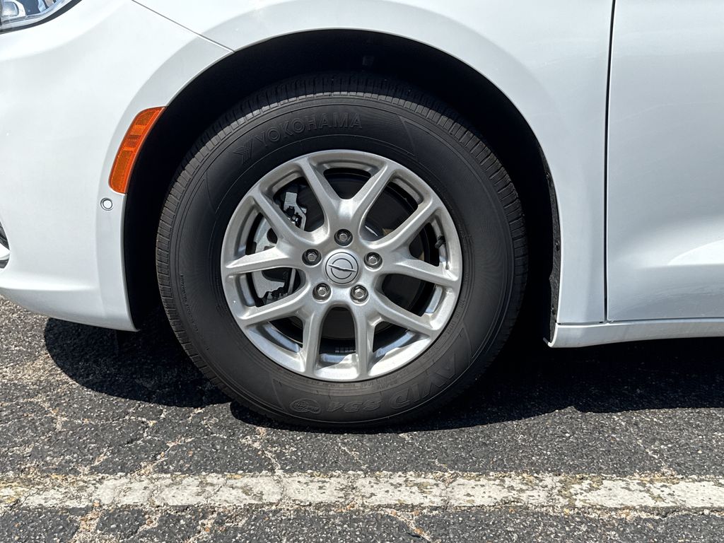 2026 Chrysler Pacifica Select White at River Oaks CDJR