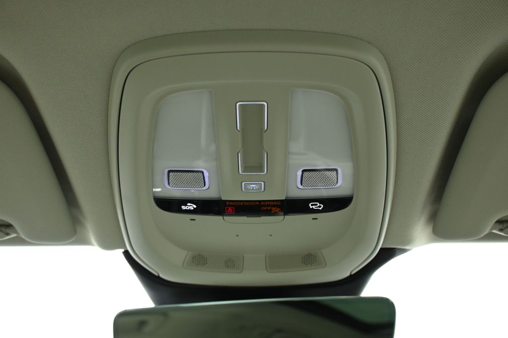 Thumbnail: 2023 Volvo XC60 - 20