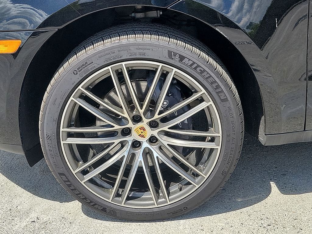 2023 Porsche Macan  8