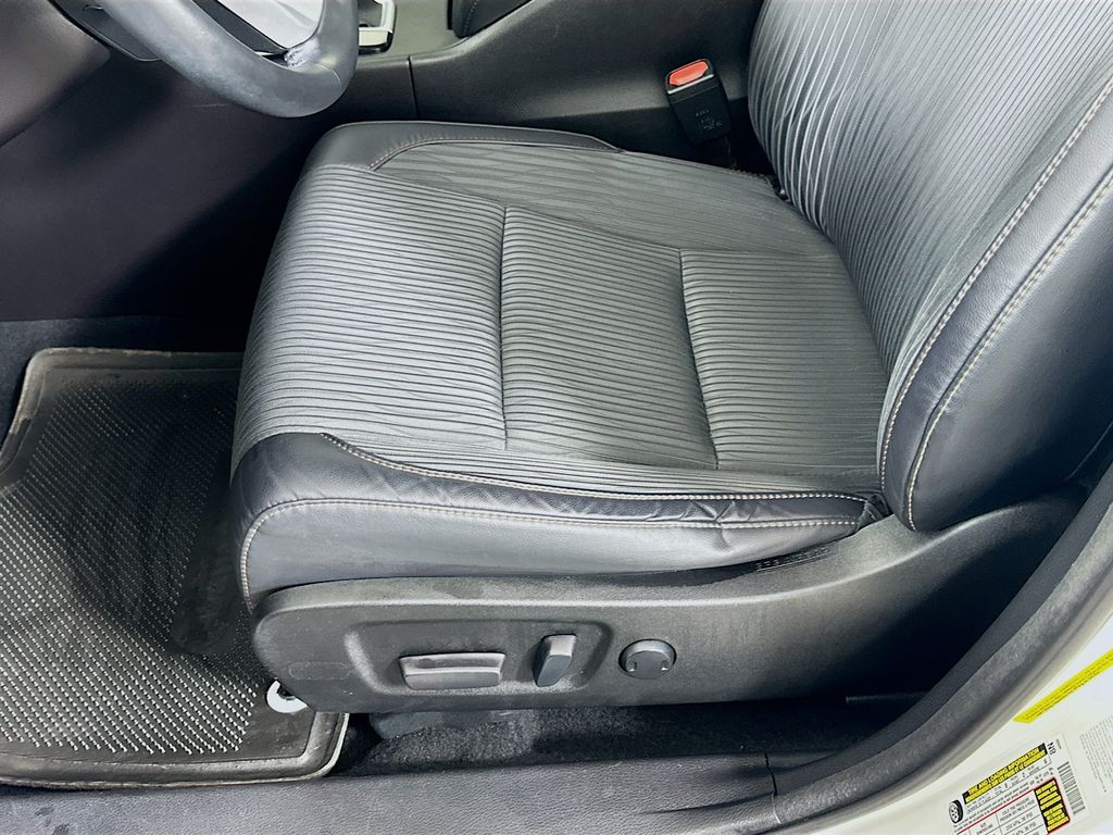 Thumbnail: 2018 Toyota Highlander - 19