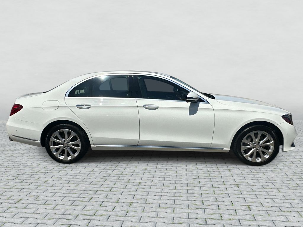 Thumbnail: 2017 Mercedes-Benz E-Class - 4