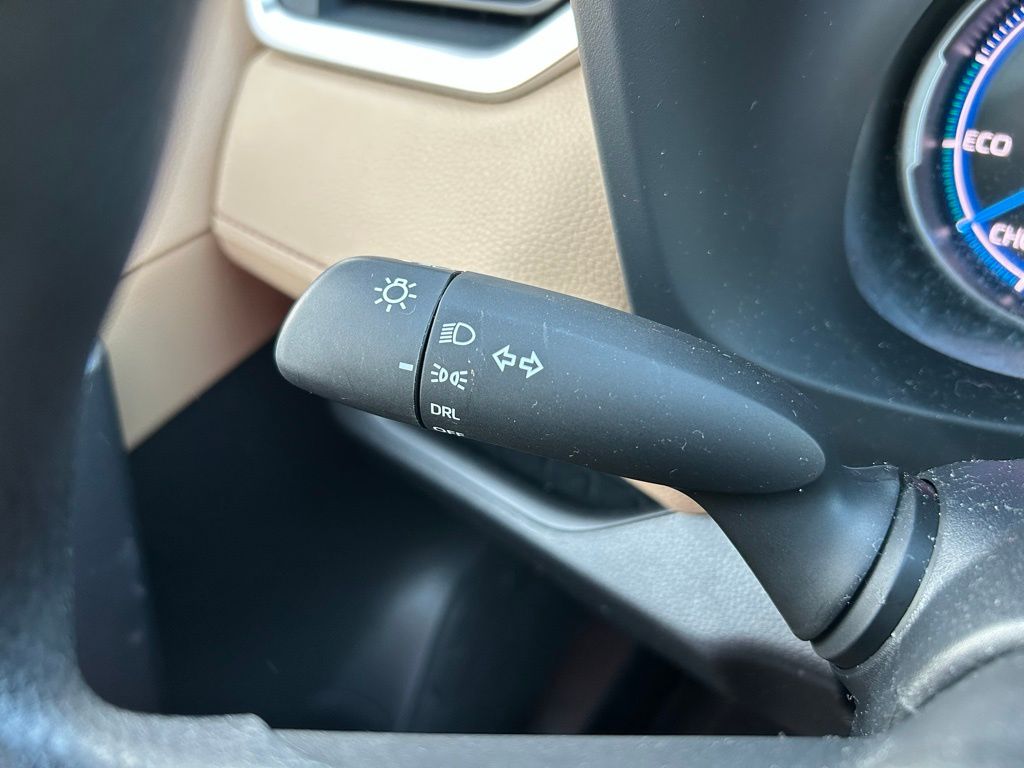 Thumbnail: 2025 Toyota RAV4 - 21