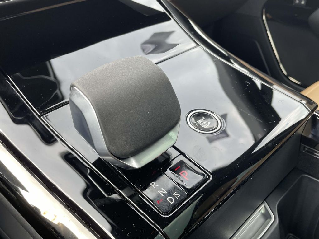 New 2026 Blue Land Rover Dynamic SE image 29