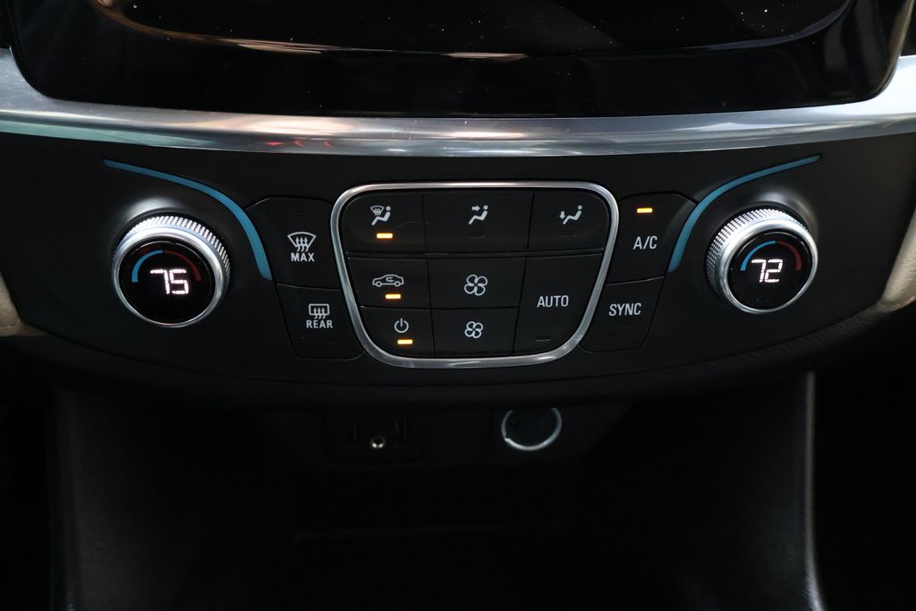 2022 Chevrolet Traverse LS 25