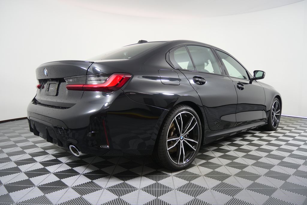 Thumbnail: 2024 BMW 3 Series - 3