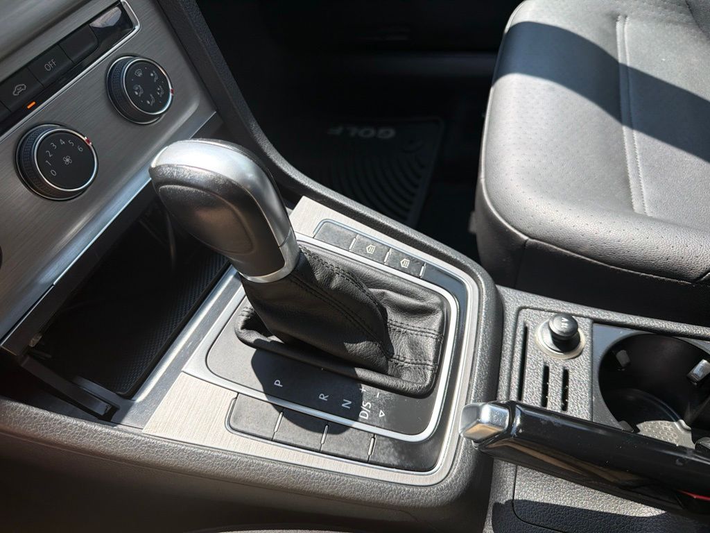 Thumbnail: 2015 Volkswagen Golf - 29