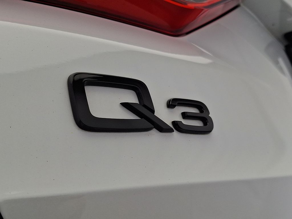 Thumbnail: 2024 Audi Q3 - 32