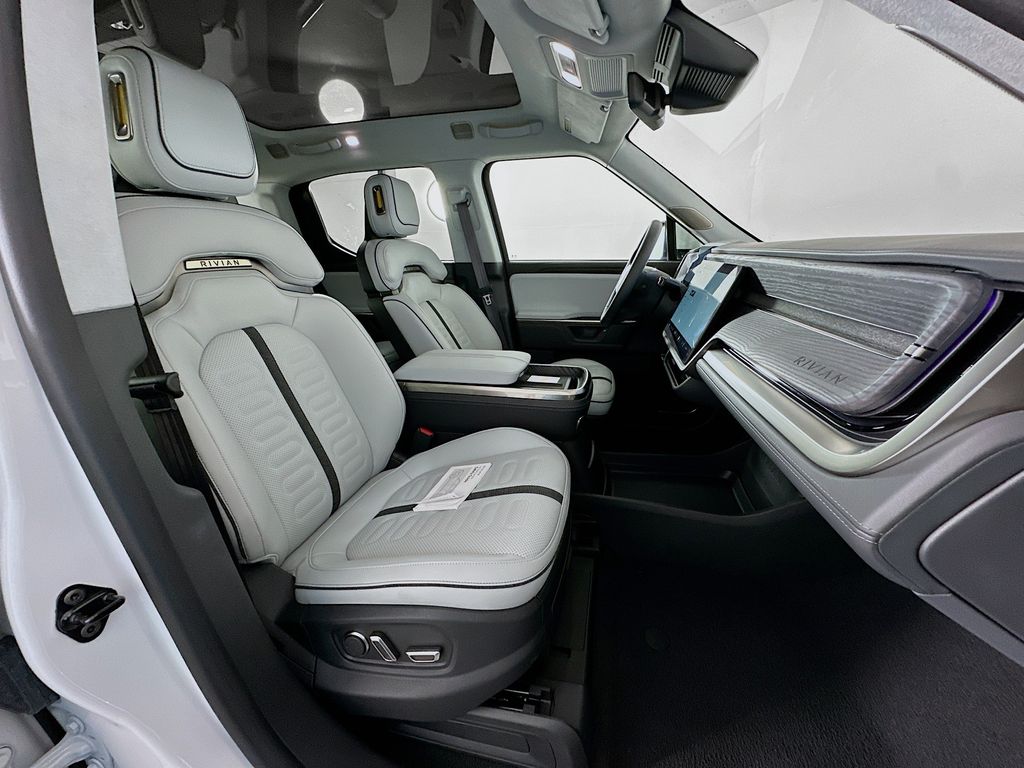 Thumbnail: 2025 Rivian R1T - 28