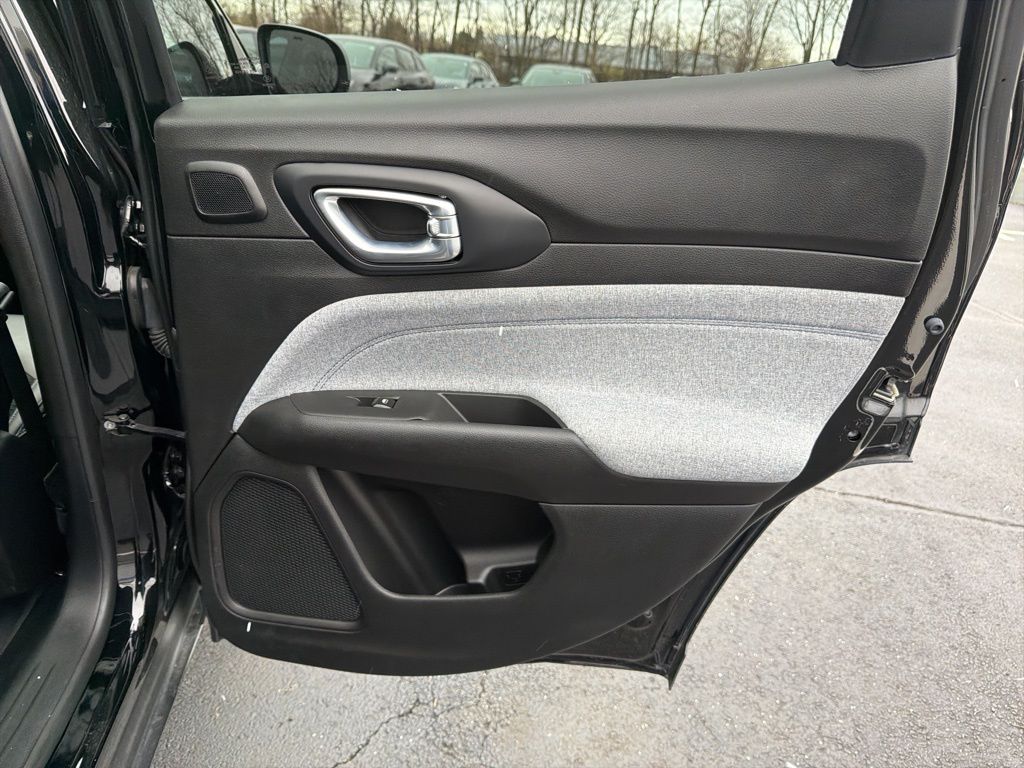 Thumbnail: 2022 Jeep Compass - 25