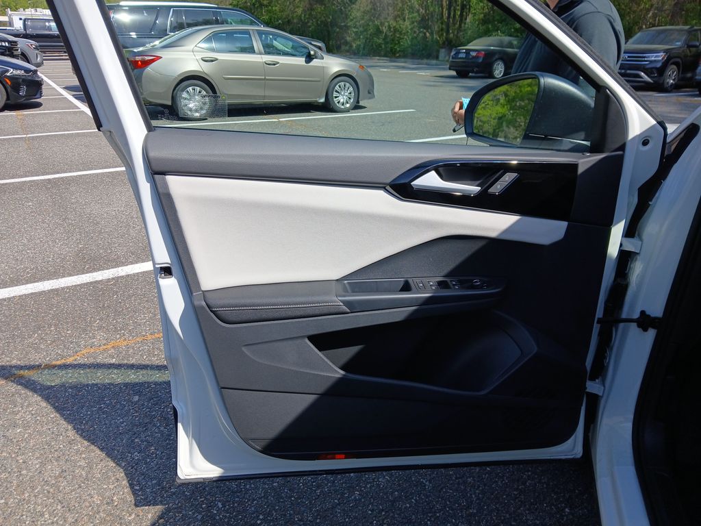 New 2026 White Volkswagen 1.5T S image 10