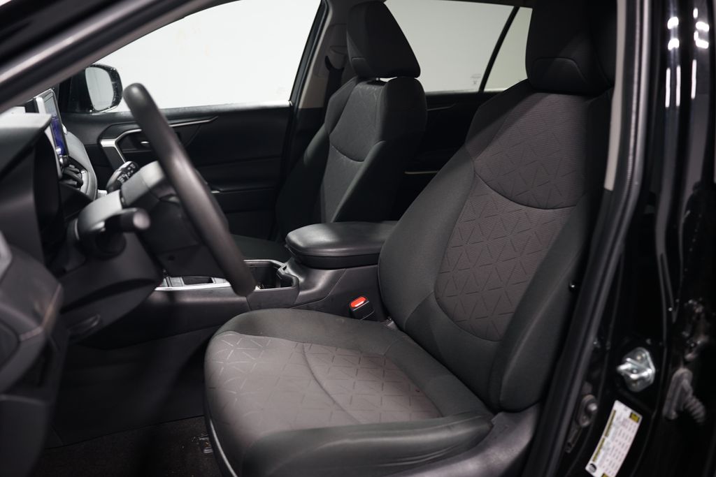 2023 Toyota RAV4 XLE 6