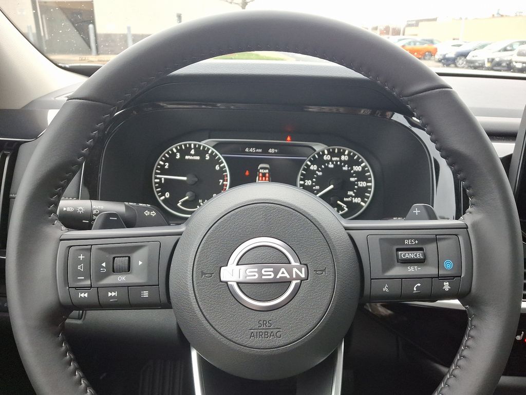 2025 Nissan Pathfinder SV 9