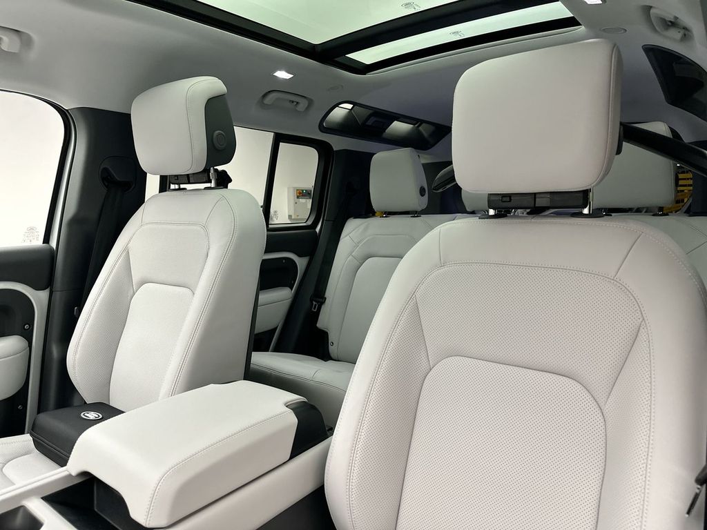 Thumbnail: 2025 Land Rover Defender - 10