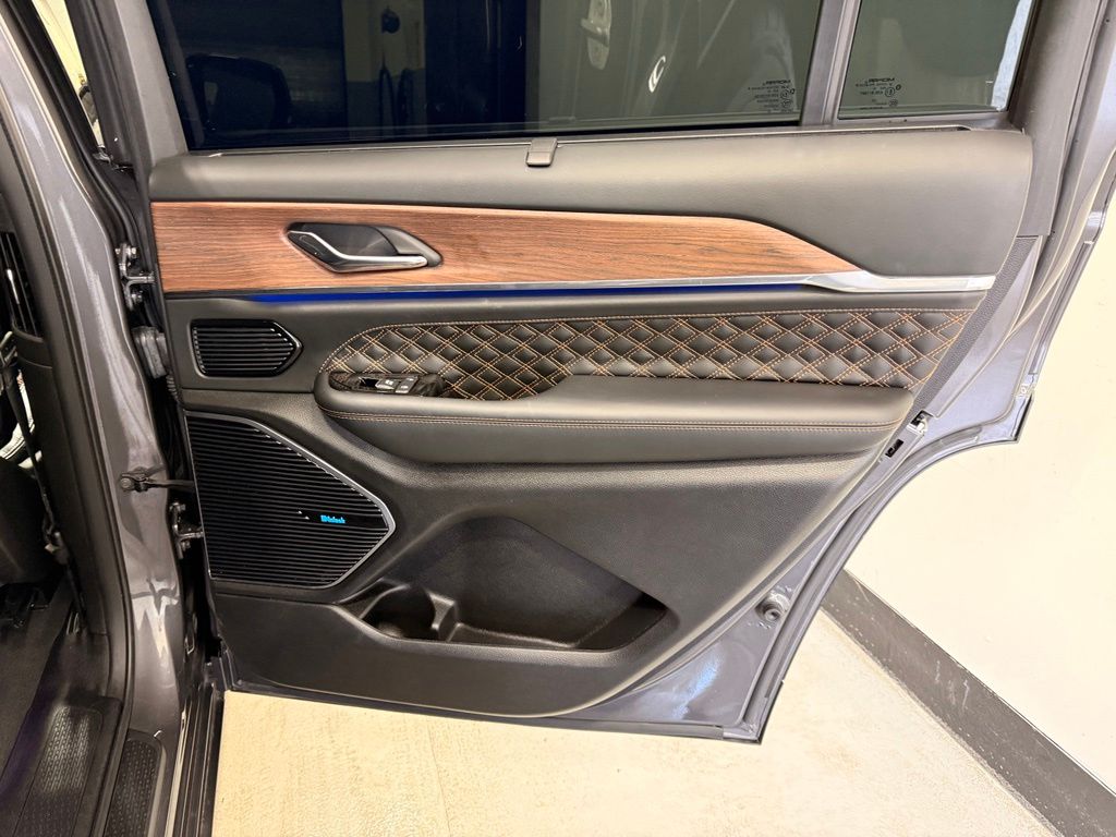 Thumbnail: 2024 Jeep Grand Cherokee L - 26