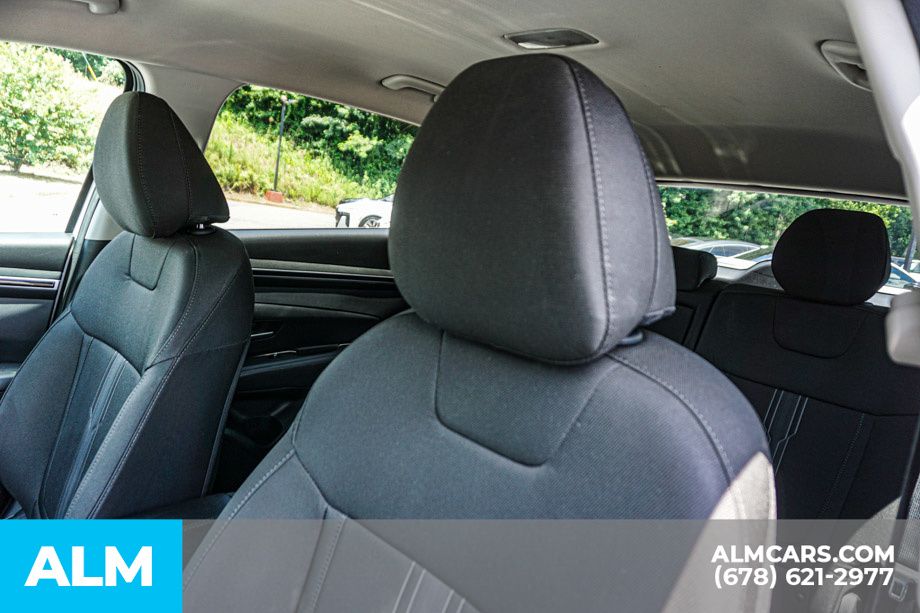 Used 2024 White Hyundai SEL image 18