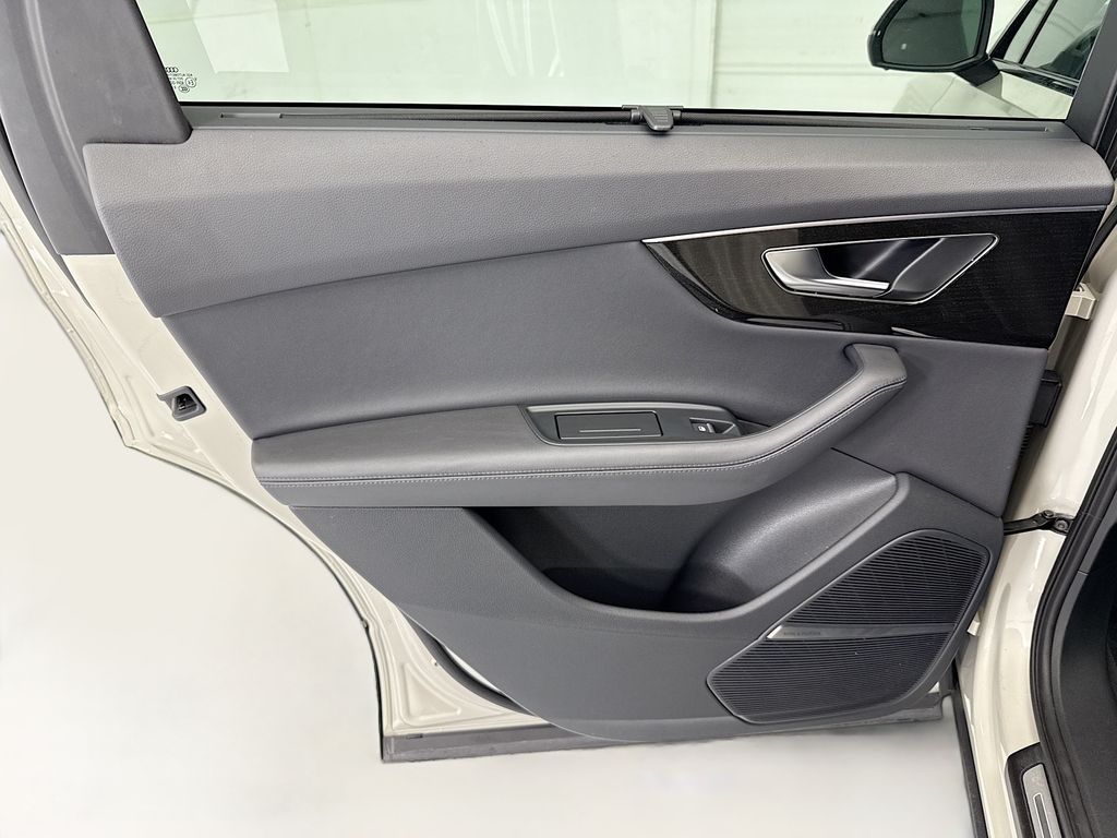 Thumbnail: 2023 Audi Q7 - 26