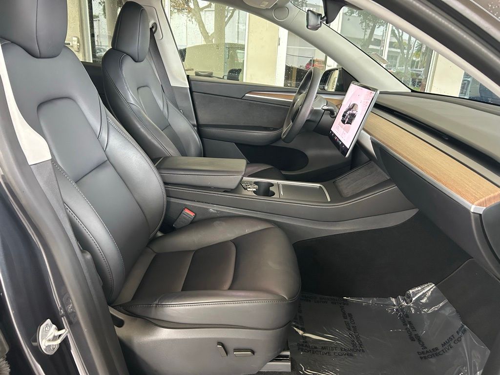 Used 2024  Tesla  image 19