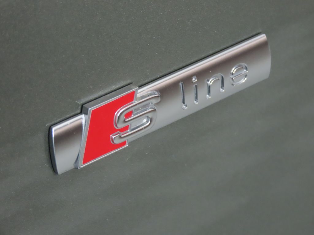 Thumbnail: 2025 Audi Q3 - 11