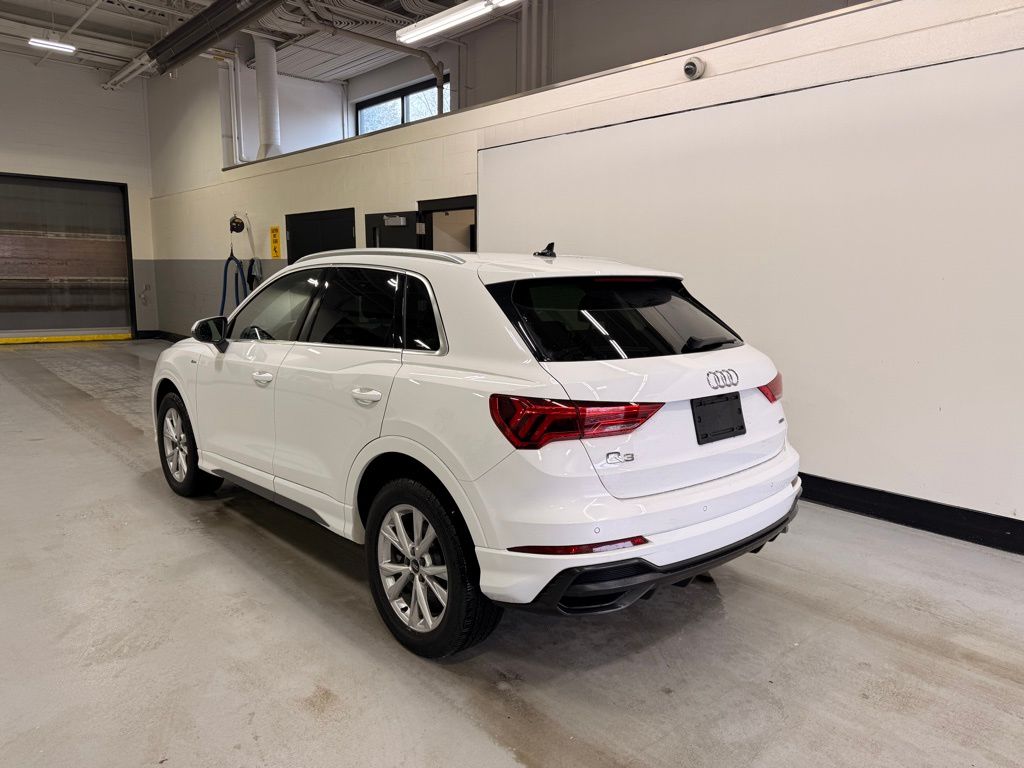 Thumbnail: 2022 Audi Q3 - 3