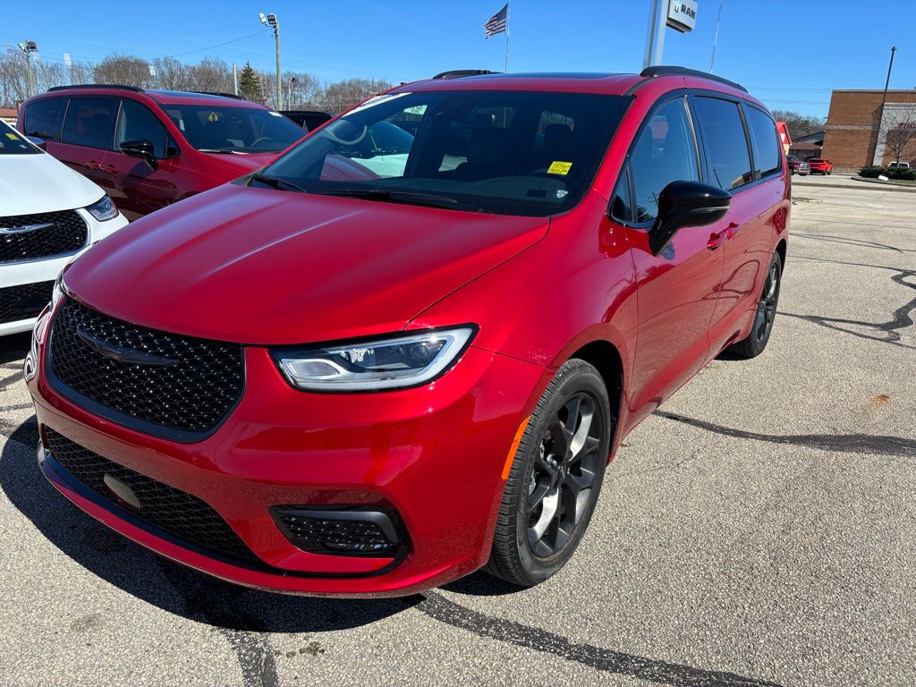 2025 Chrysler Pacifica Limited FWD