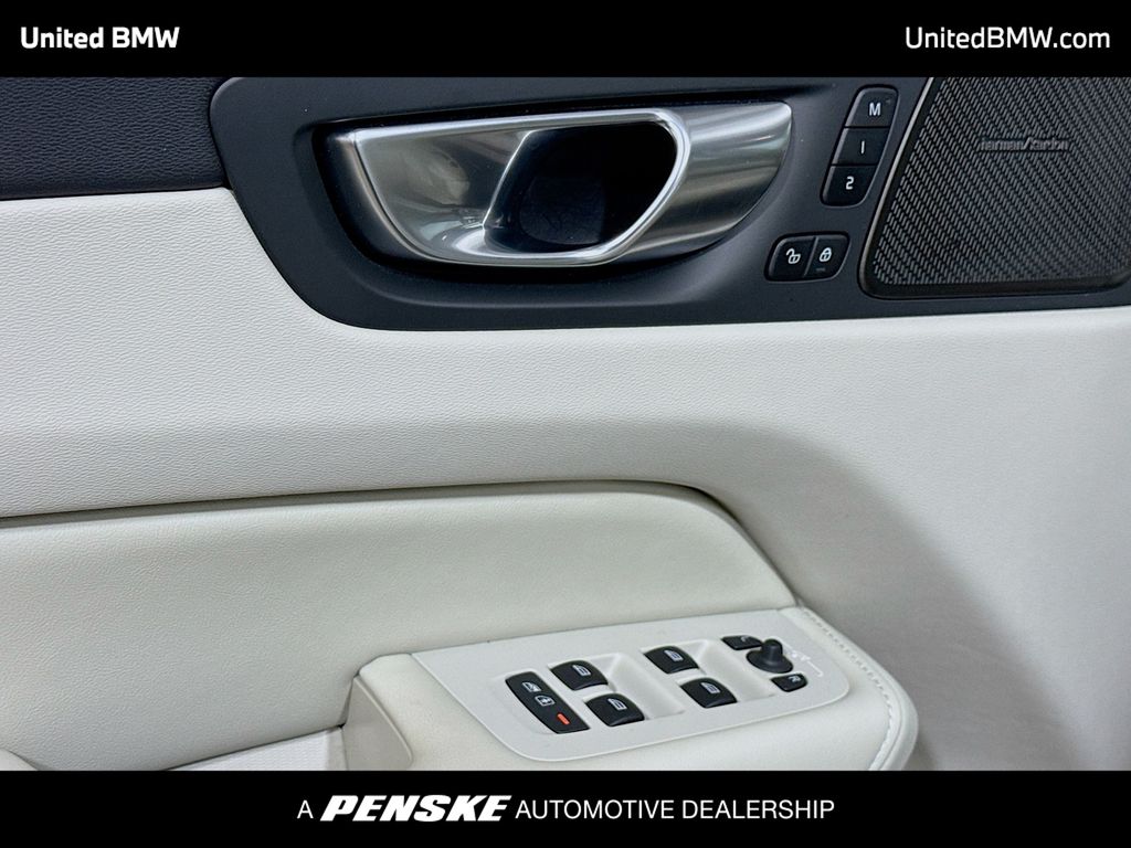 Thumbnail: 2025 Volvo XC60 - 3