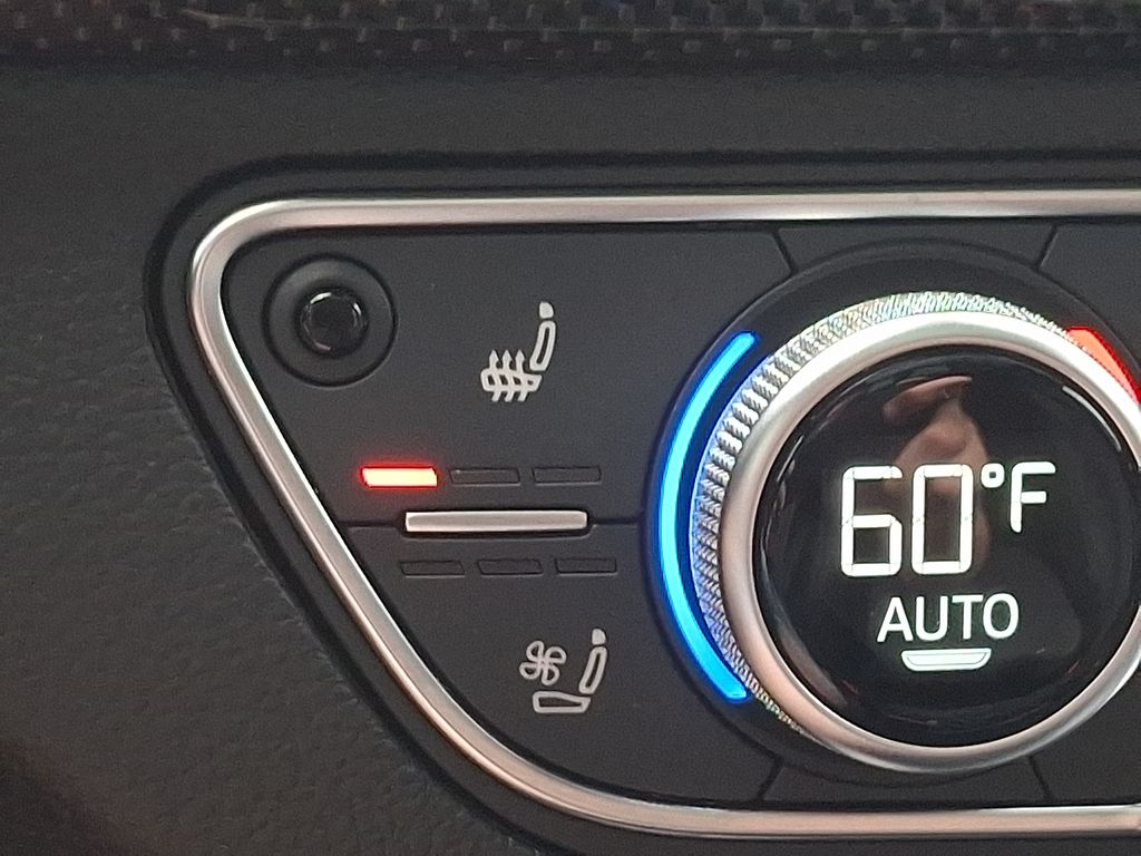 Thumbnail: 2024 Audi SQ5 - 24