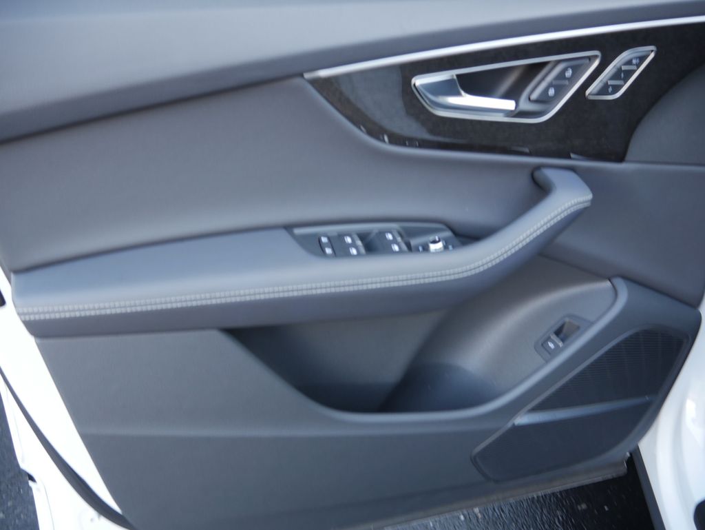 Thumbnail: 2025 Audi Q7 - 15