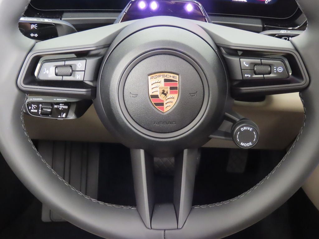 Thumbnail: 2026 Porsche Macan - 20