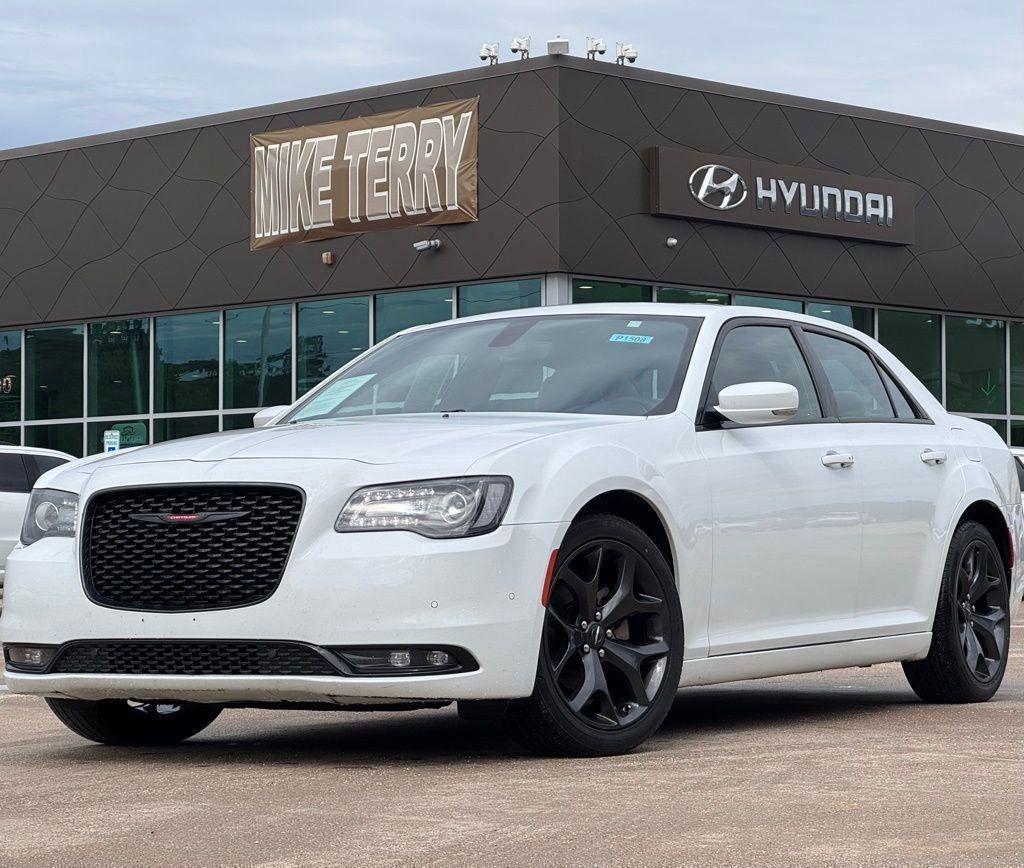 Bright White Clearcoat 2023 Chrysler 300 S V6 RWD Sedan Rear-Wheel Drive 8-Speed Automatic