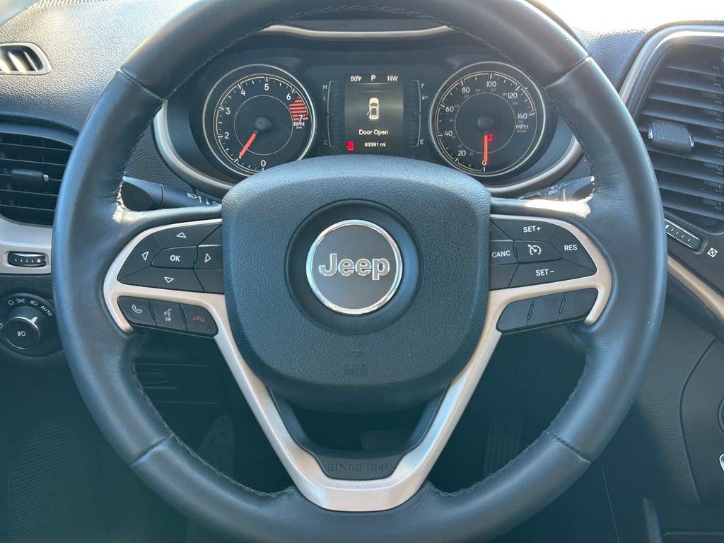 Thumbnail: 2016 Jeep Cherokee - 17