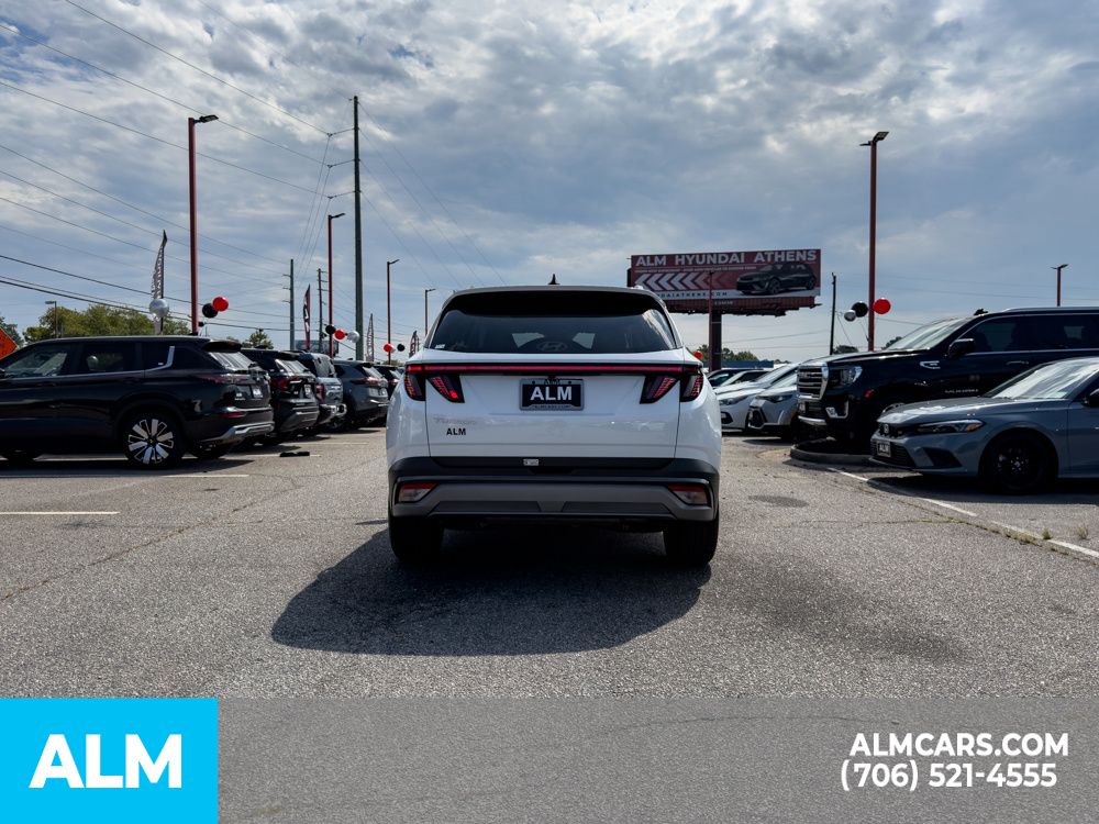 Used 2025 White Hyundai SEL Convenience image 5