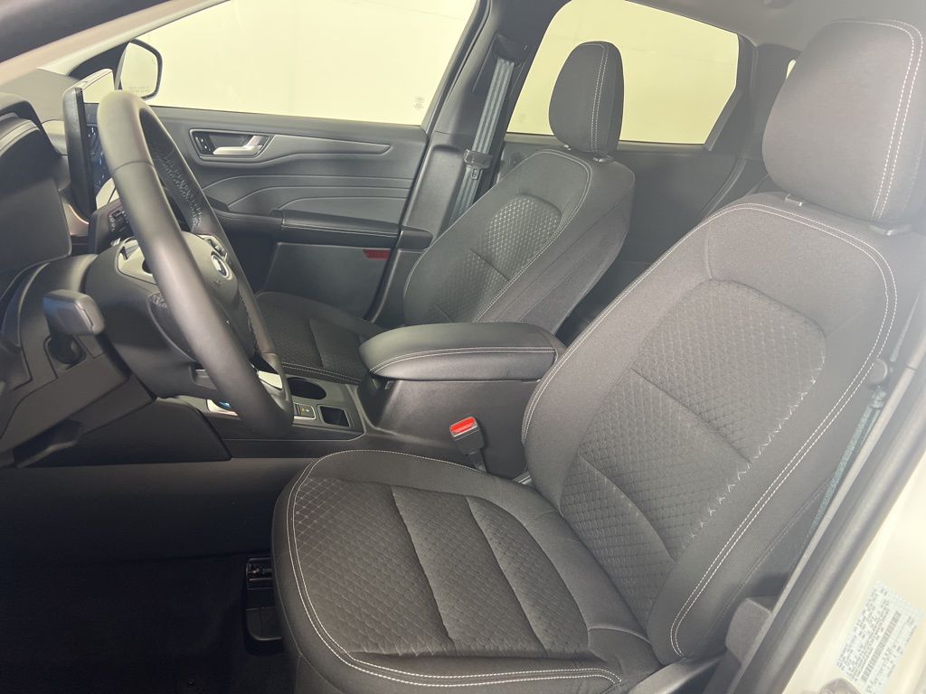 Used 2023 White Ford Active image 13