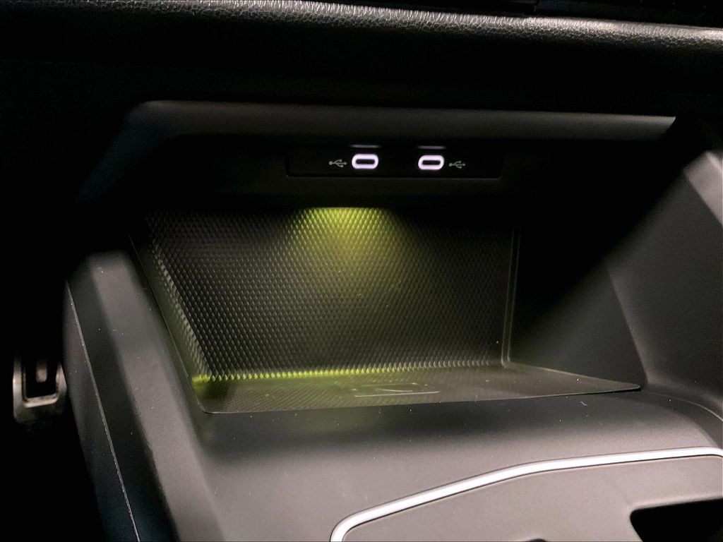 2022 Volkswagen Golf GTI — photo 27