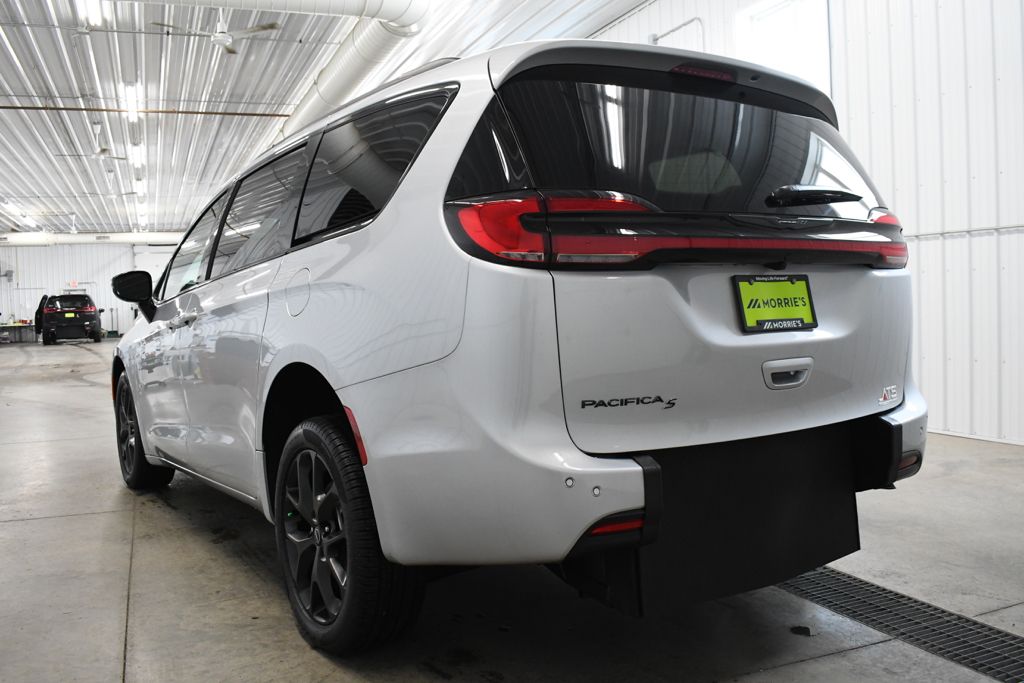 Used 2026 Silver Chrysler Select image 6