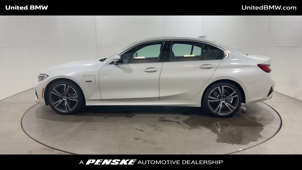 2022 BMW 3 Series 330e iPerformance 5