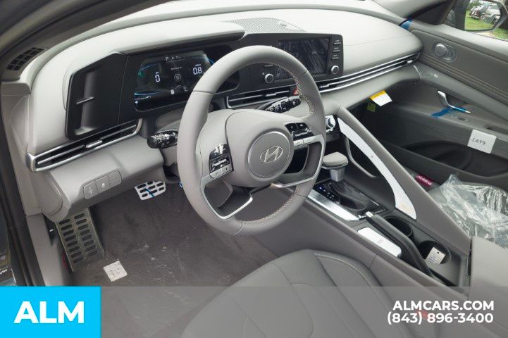 Used 2025 Gray Hyundai SEL Sport image 12