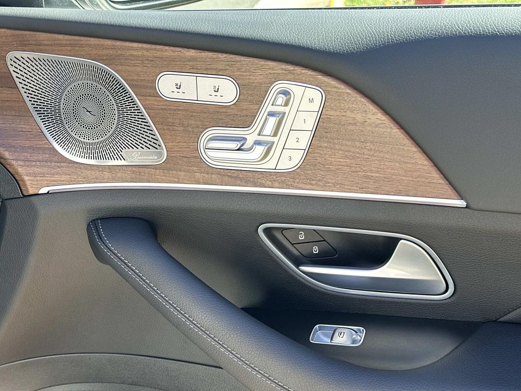 Thumbnail: 2024 Mercedes-Benz GLS - 20