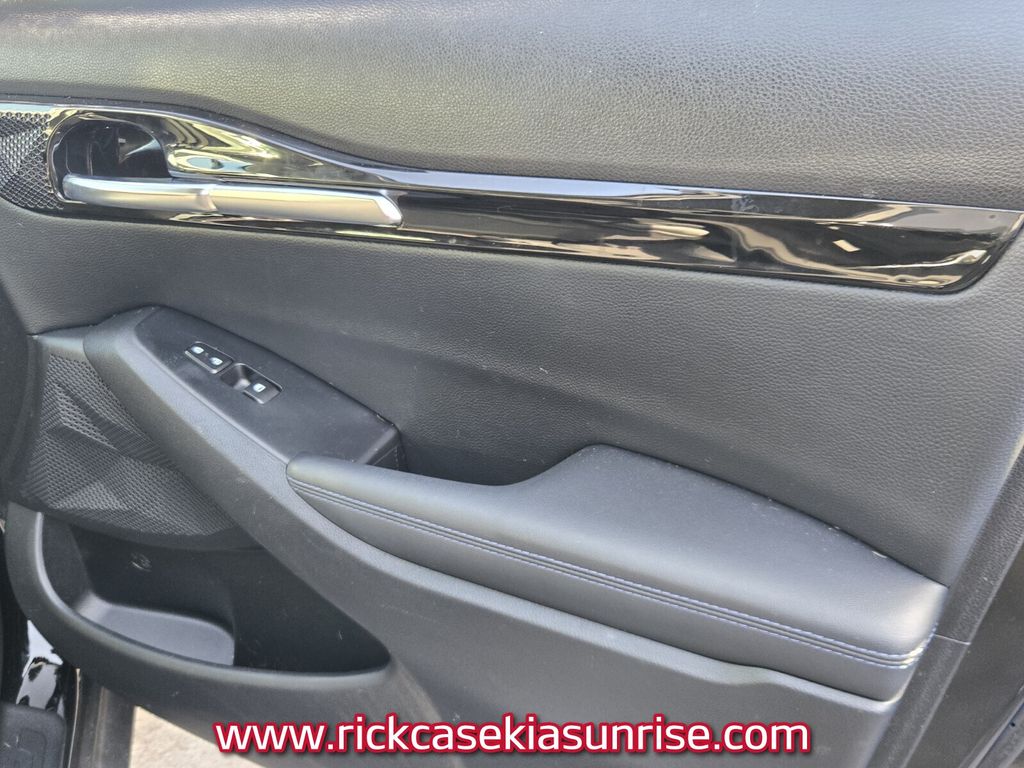 2023 Kia Seltos - $18,990